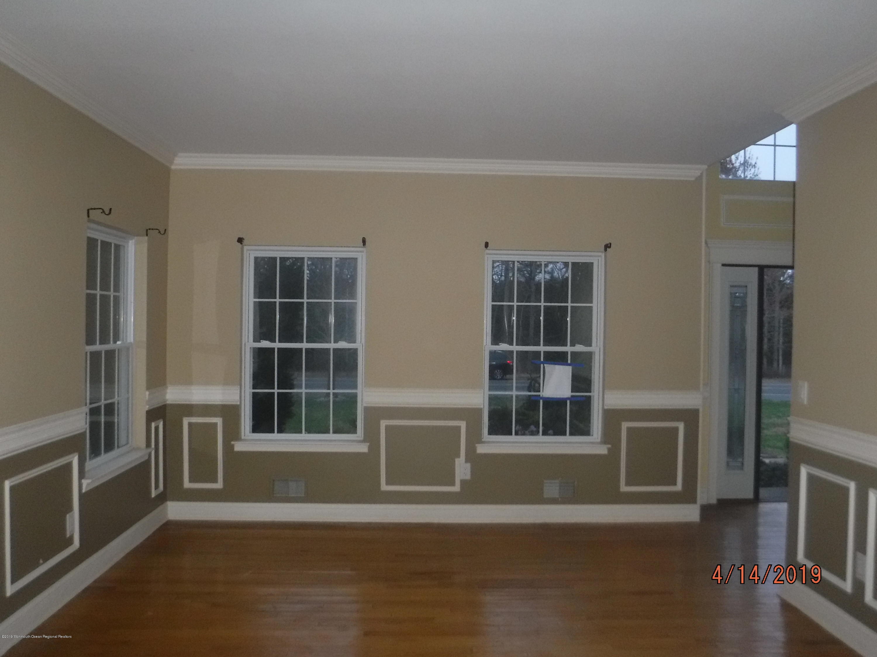 270 Butterfly Road Jackson, NJ 08527 - Photo 7 of 39 Living room