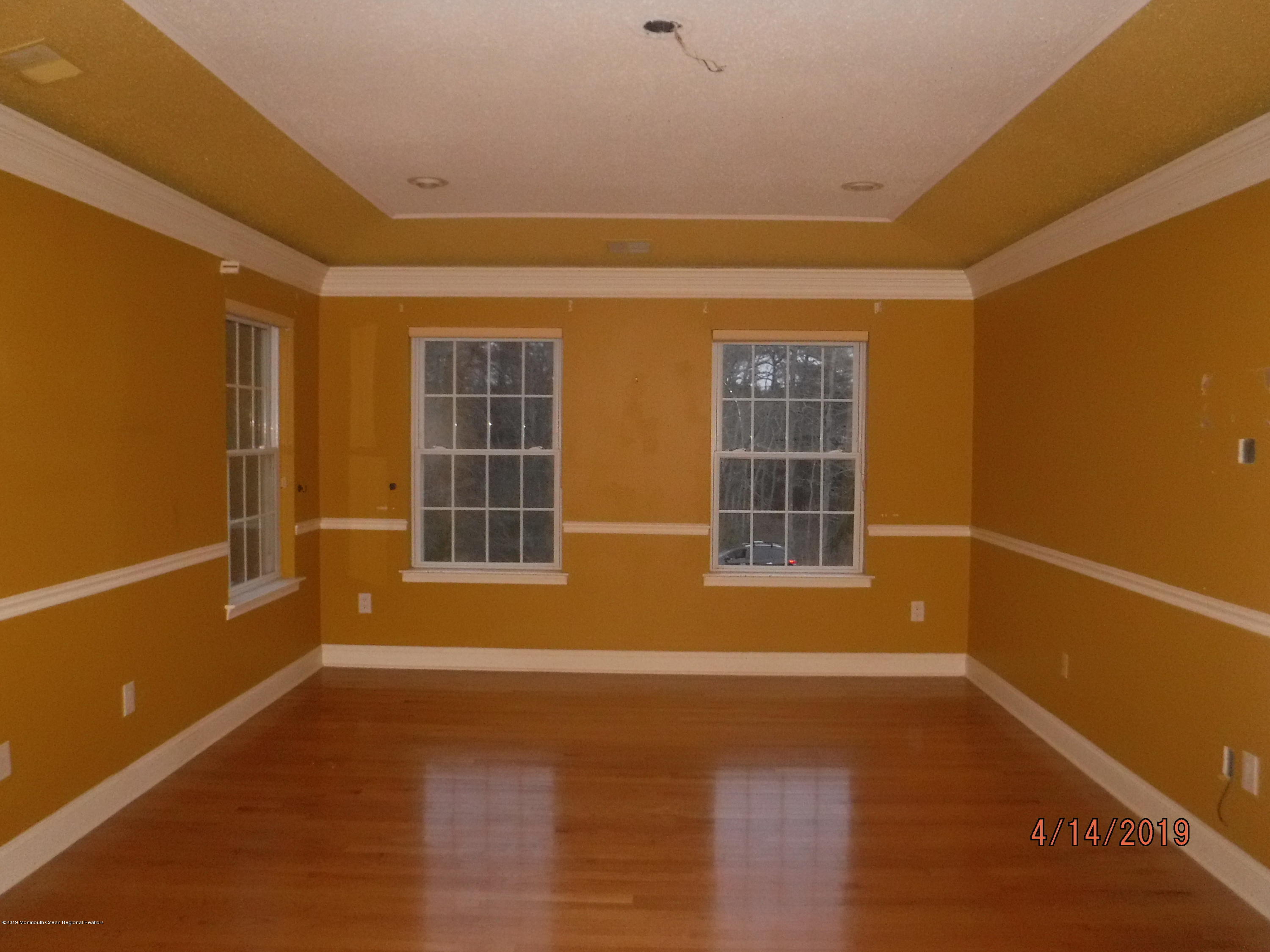 270 Butterfly Road Jackson, NJ 08527 - Photo 8 of 39 dining room