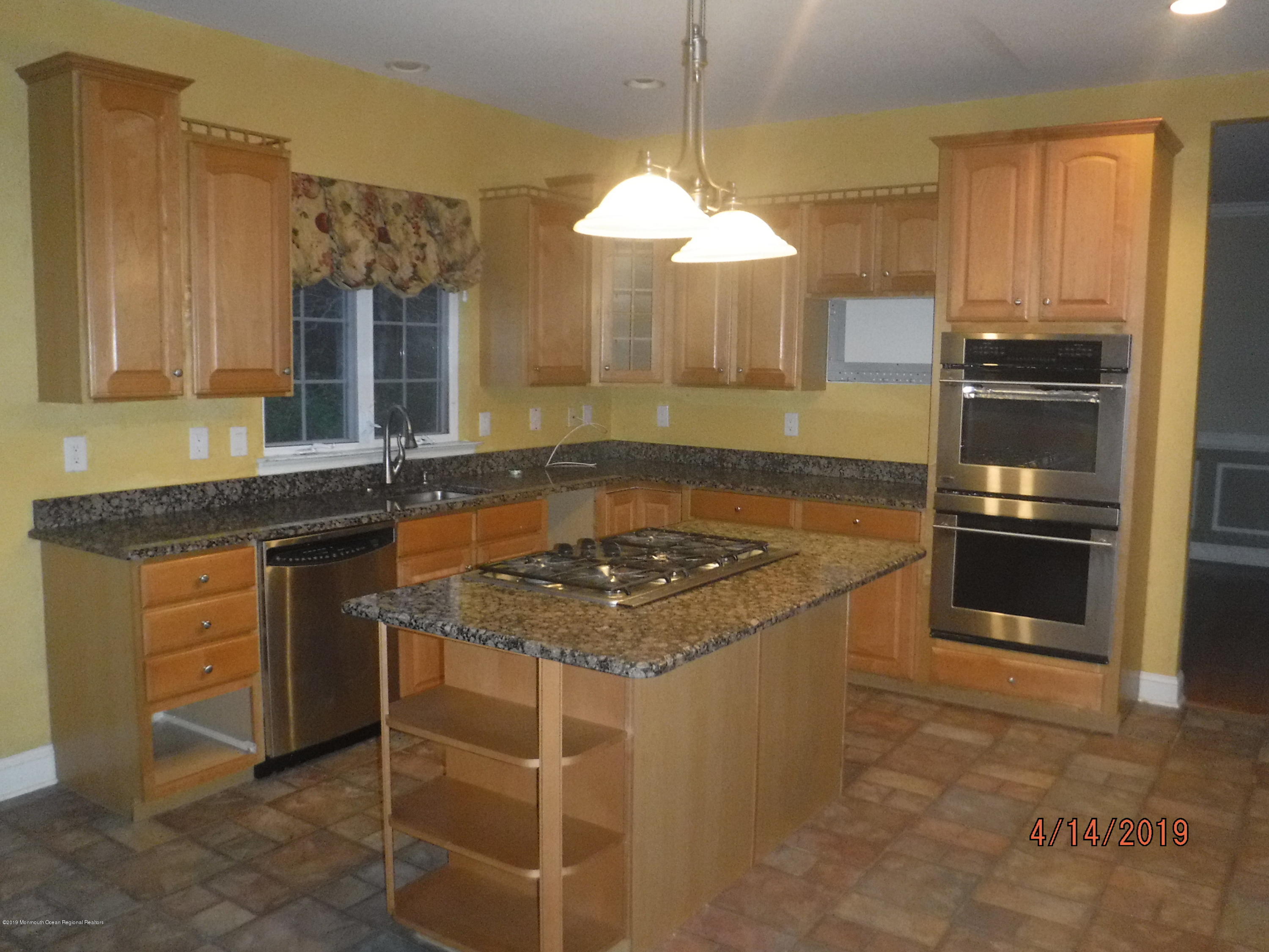270 Butterfly Road Jackson, NJ 08527 - Photo 9 of 39 Kitchen