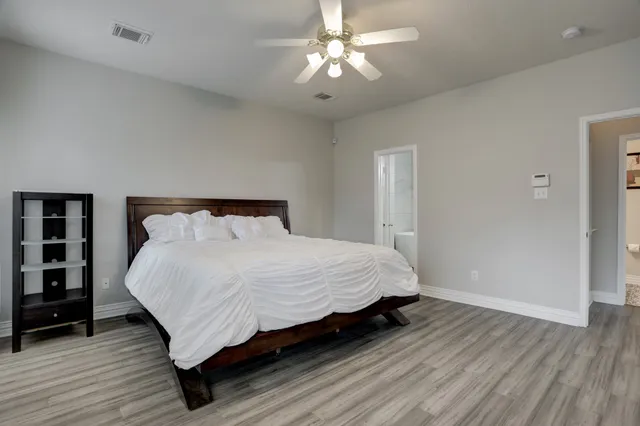 $2,995 | 1408 South Friendswood Drive, Unit 106, Friendswood, TX 77546