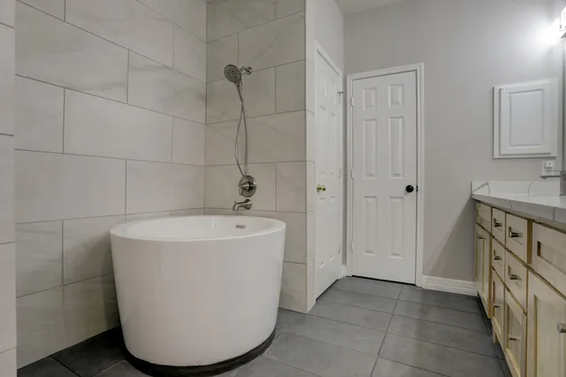 $2,995 | 1408 South Friendswood Drive, Unit 106, Friendswood, TX 77546