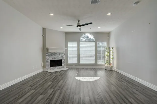 $2,995 | 1408 South Friendswood Drive, Unit 106, Friendswood, TX 77546