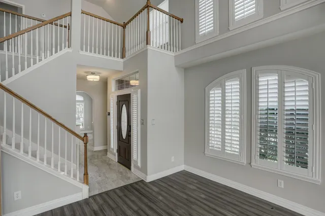 a view of entryway with a front door