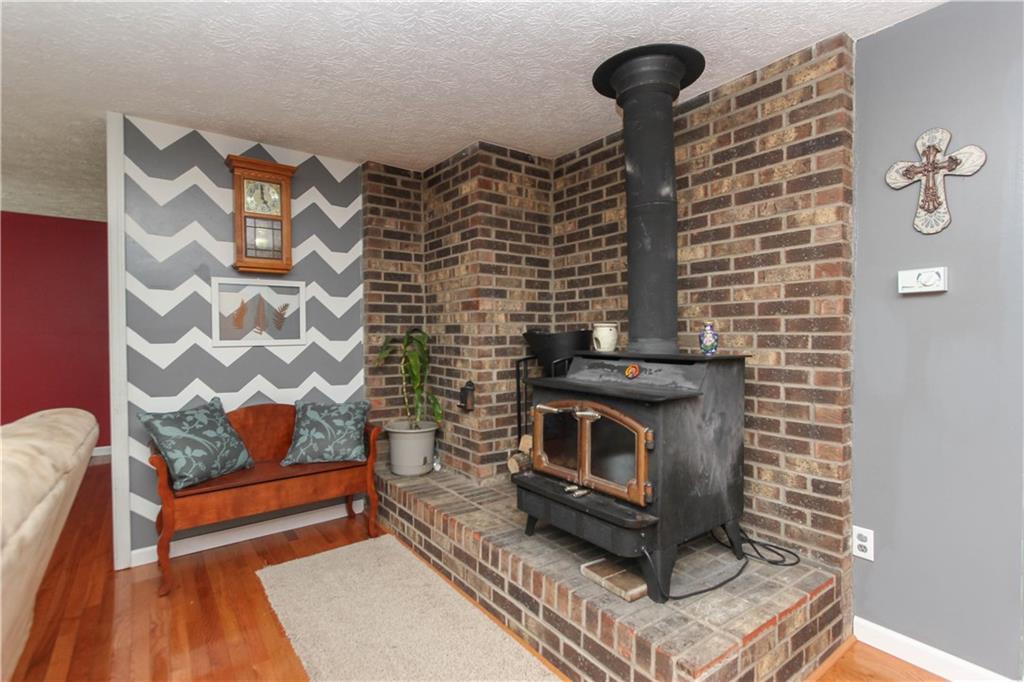 8237 Old Farm Road Indianapolis, IN 46256 - Photo 5 of 18 Gallery Image 5