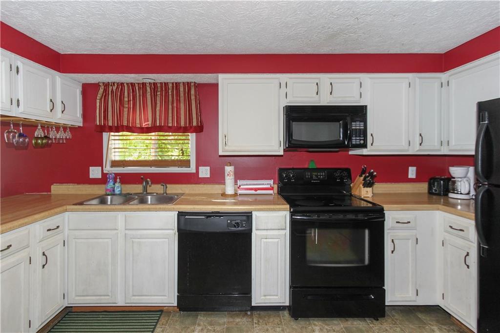 8237 Old Farm Road Indianapolis, IN 46256 - Photo 9 of 18 Gallery Image 9
