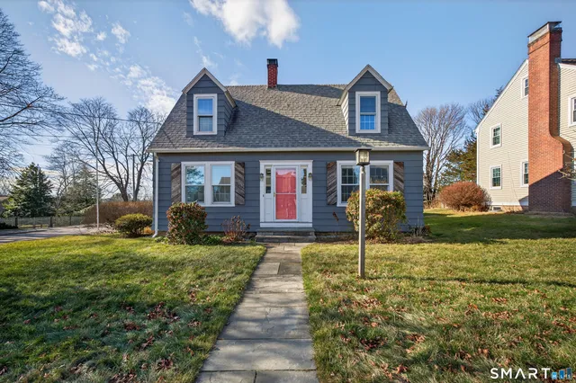 $635,000 | 151 Ocean View Avenue, Groton, CT 06355