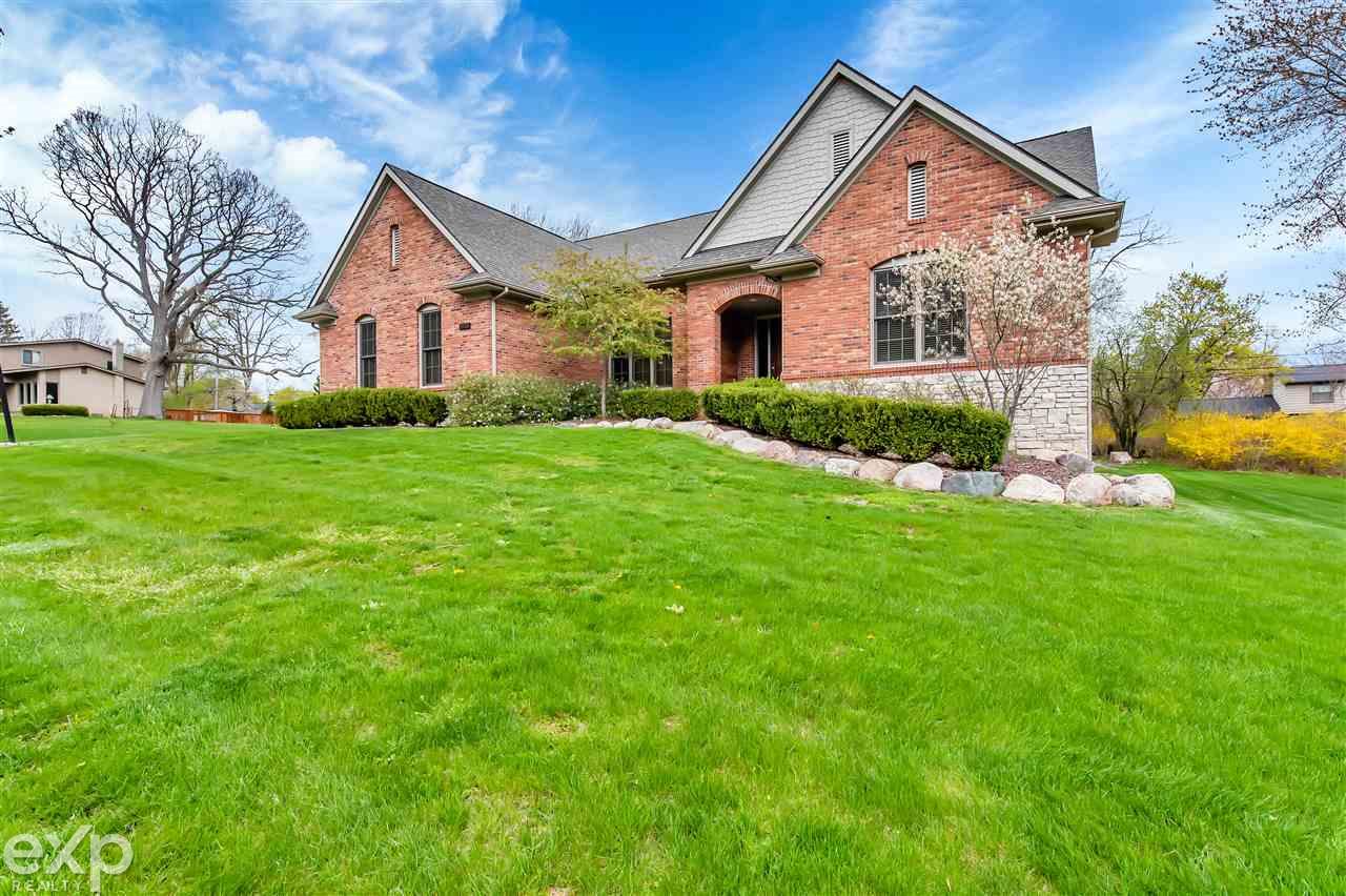 2736 South Christian Hill Rochester, MI 48309 - Photo 2 of 35