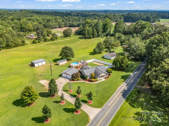 a view of a house with a backyard