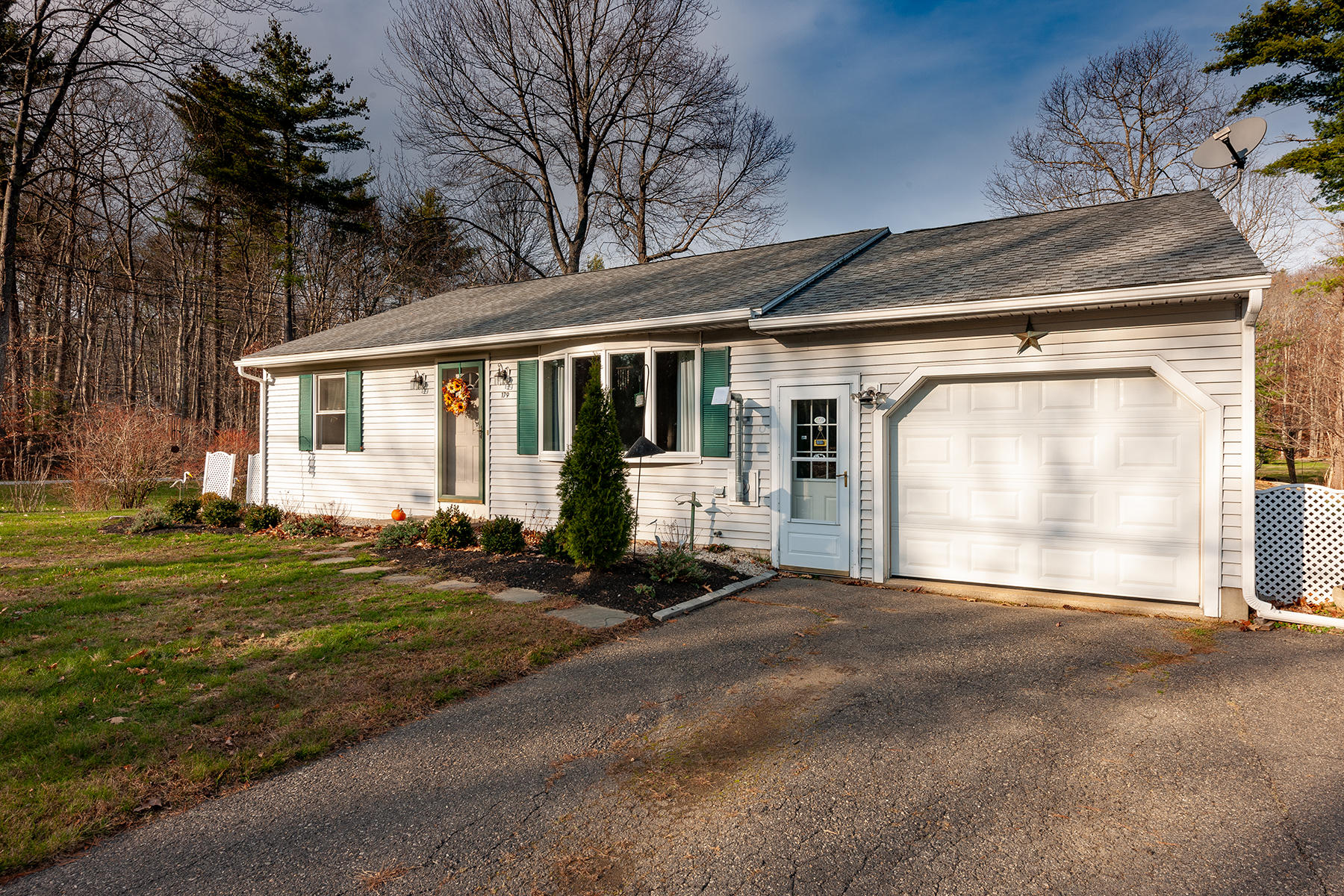 179 Mountain Road Cape Neddick, ME 03902 - Photo 1 of 25 Front