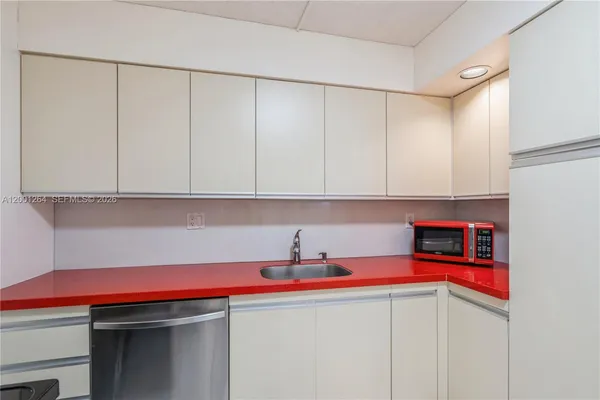 $1,800 | 18151 Northeast 31st Court, Unit 205, Aventura, FL 33160
