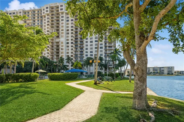 $1,800 | 18151 Northeast 31st Court, Unit 205, Aventura, FL 33160