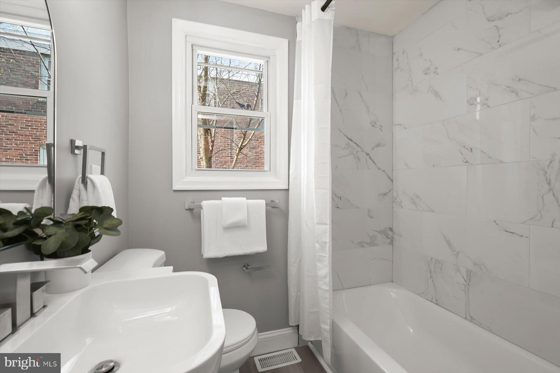 750 Charing Cross Road Baltimore, MD 21229 - Photo 10 of 29 Renovated main level full bath