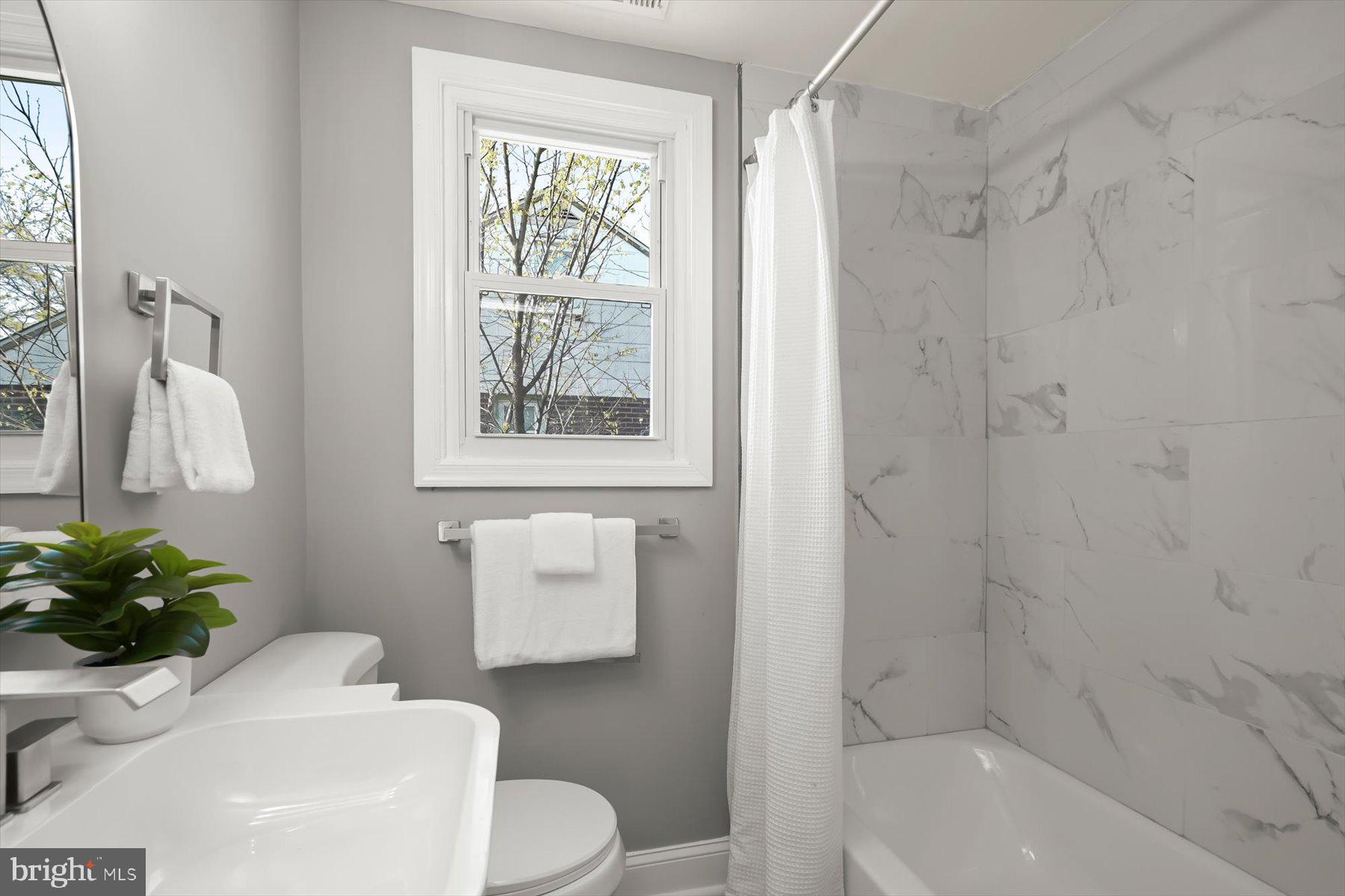 750 Charing Cross Road Baltimore, MD 21229 - Photo 14 of 29 Hallway renovayed full bath