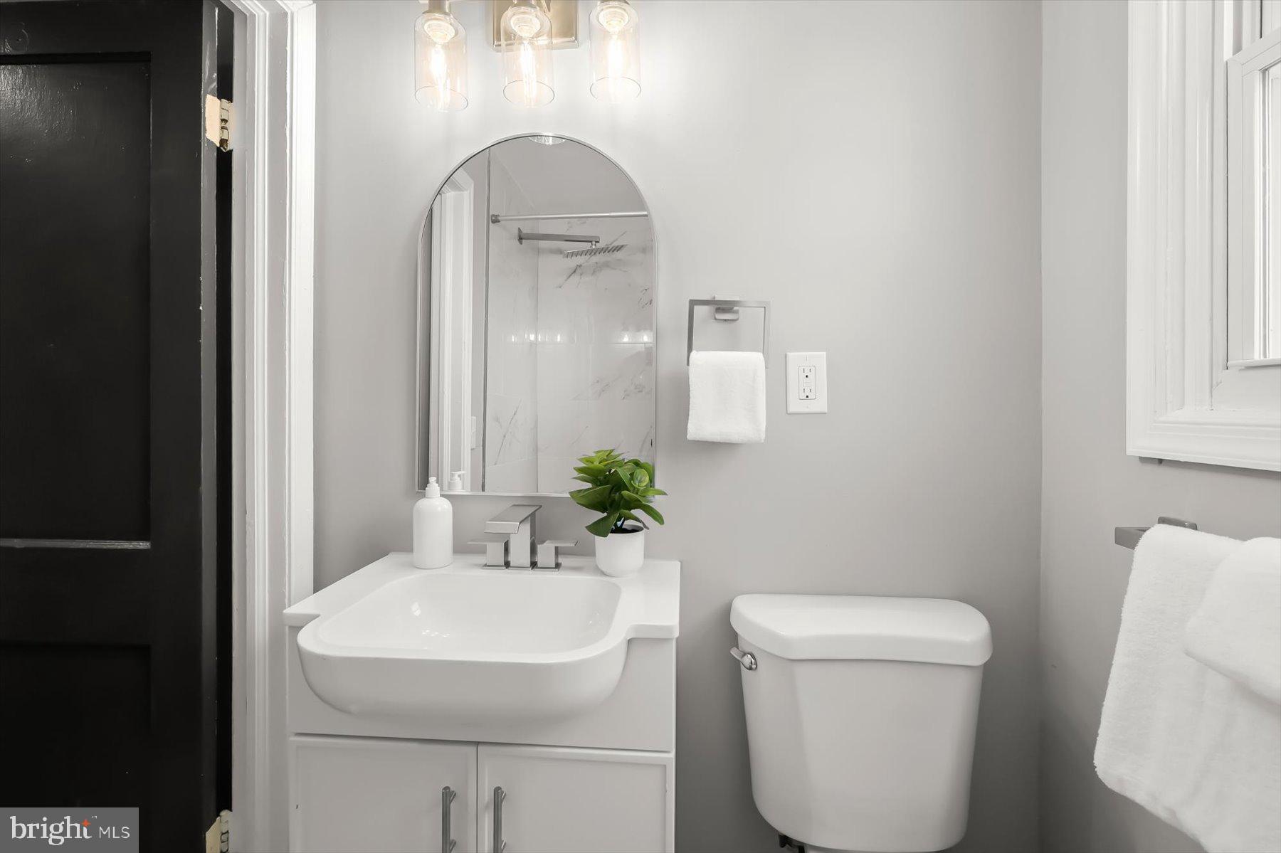 750 Charing Cross Road Baltimore, MD 21229 - Photo 15 of 29 Hallway, renovated full bath