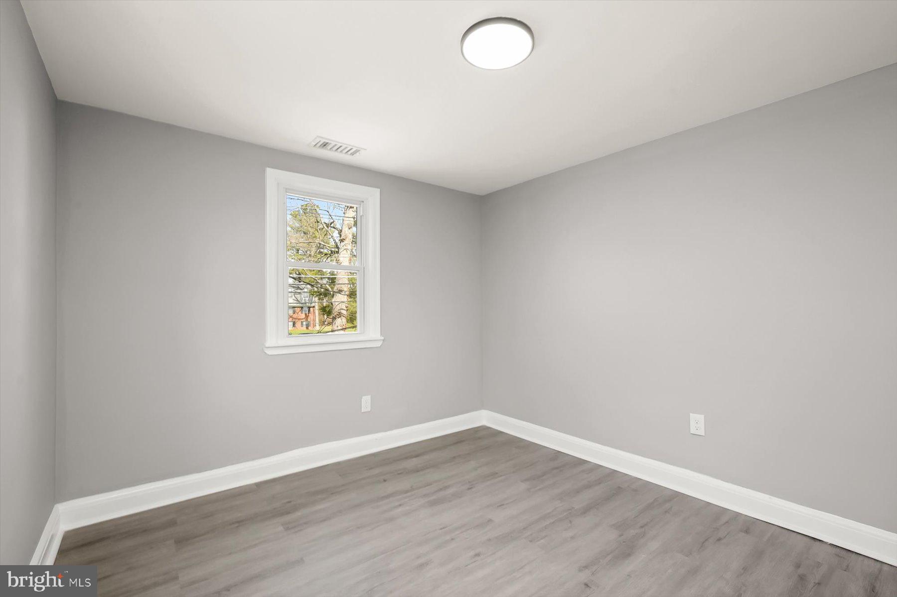 750 Charing Cross Road Baltimore, MD 21229 - Photo 17 of 29 Upper bedroom 3