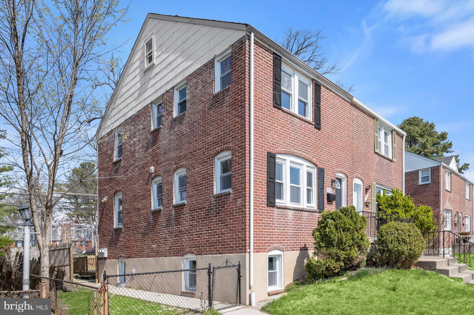 750 Charing Cross Road Baltimore, MD 21229 - Photo 2 of 29 REMODELED END UNIT WITH TONS OF LIGHT