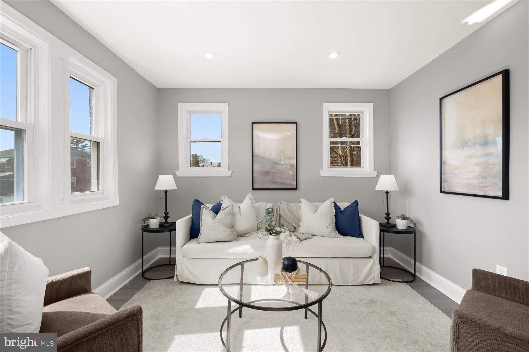 750 Charing Cross Road Baltimore, MD 21229 - Photo 4 of 29 Living Room