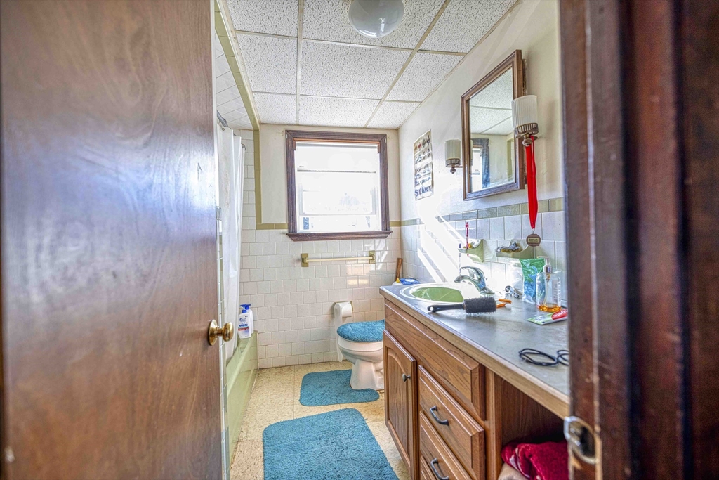 192-196 Snell Street Fall River, MA 02721 - Photo 11 of 34