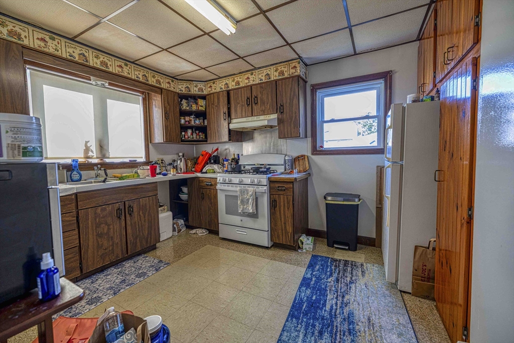 192-196 Snell Street Fall River, MA 02721 - Photo 4 of 34