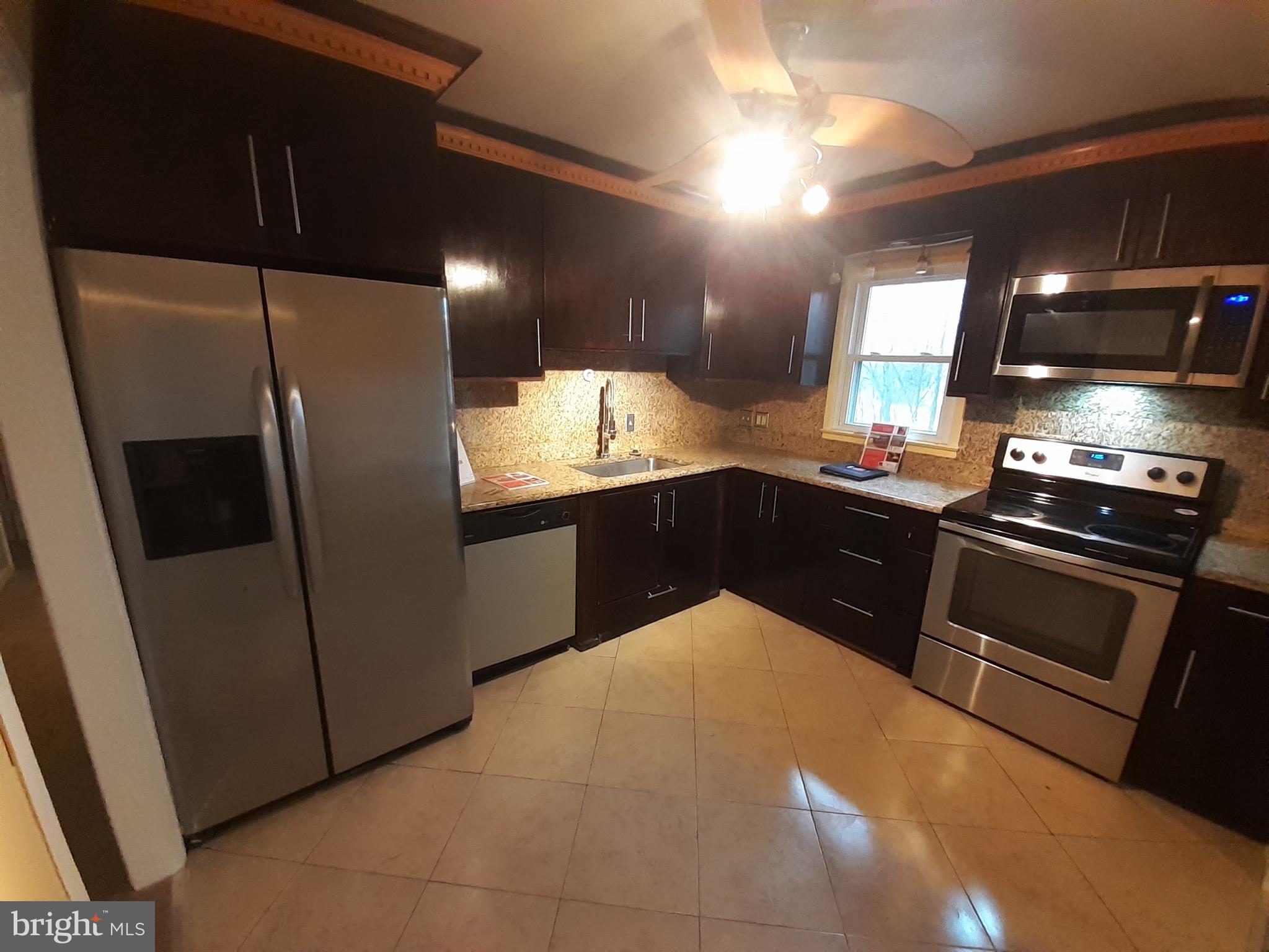 9305 Loughran Road Fort Washington, MD 20744 - Photo 6 of 17 Eat in Kitchen