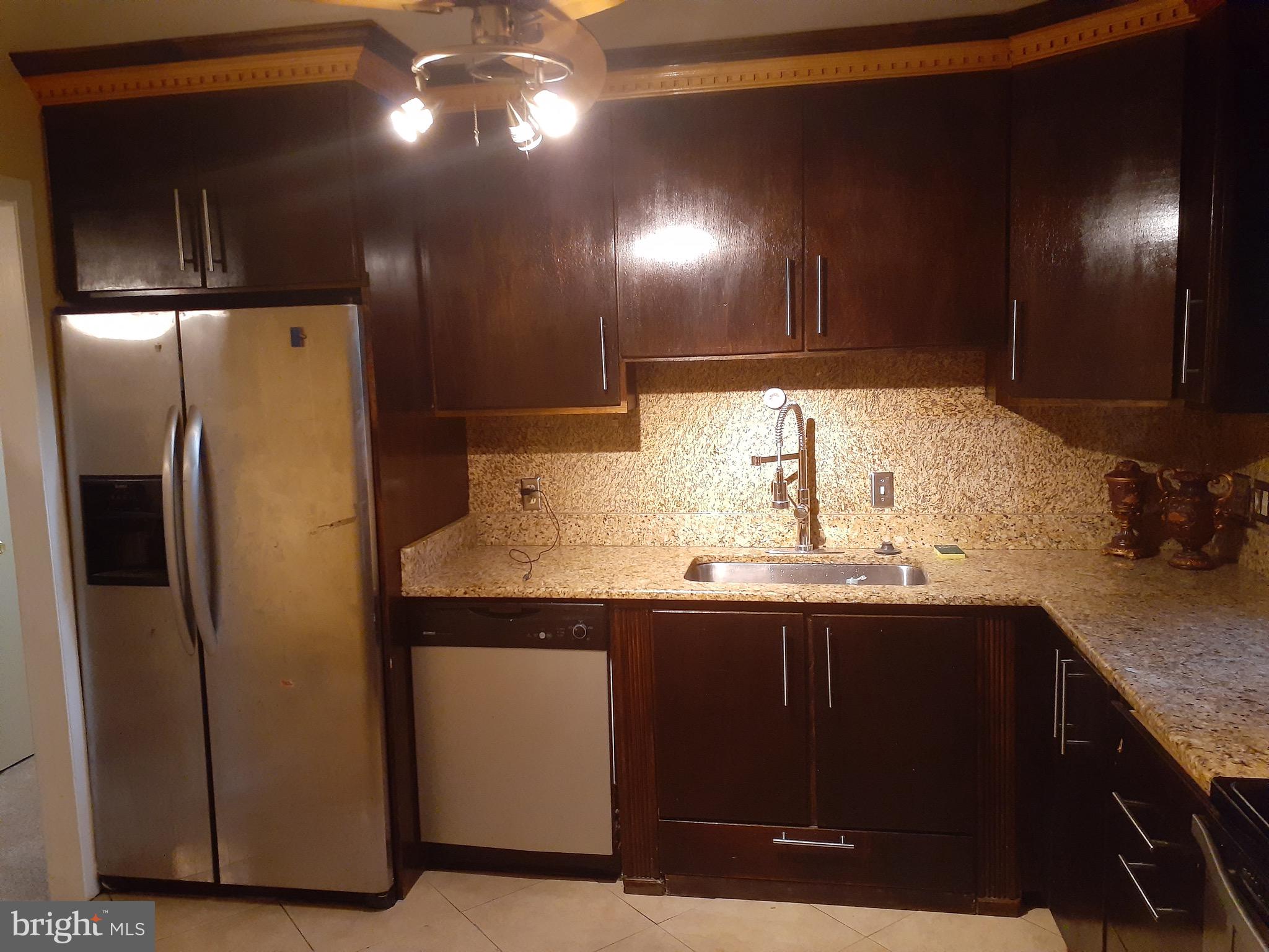 9305 Loughran Road Fort Washington, MD 20744 - Photo 7 of 17 Kitchen. w/S/S Appliances/Granite Countertops