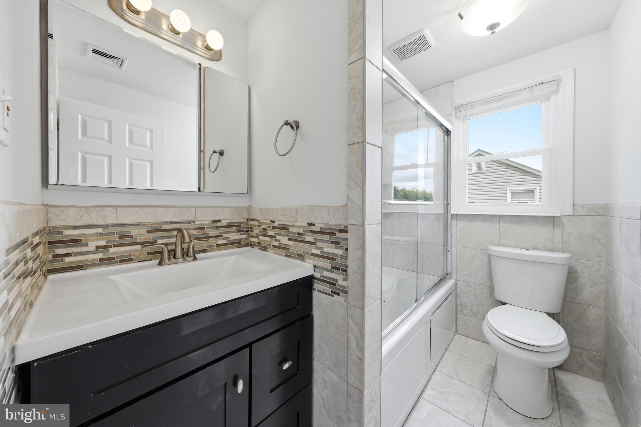 31 Heritage Road Marlton, NJ 08053 - Photo 27 of 36 Upstairs Full Bathroom