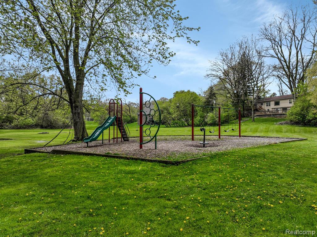 601 Lake Forest Road Rochester Hills, MI 48309 - Photo 36 of 40