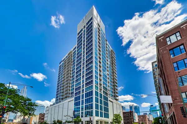 $459,900 | 757 North Orleans Street, Unit 909, Chicago, IL 60654