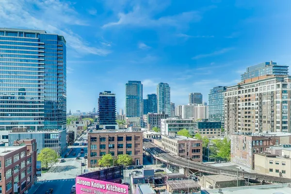 $459,900 | 757 North Orleans Street, Unit 909, Chicago, IL 60654