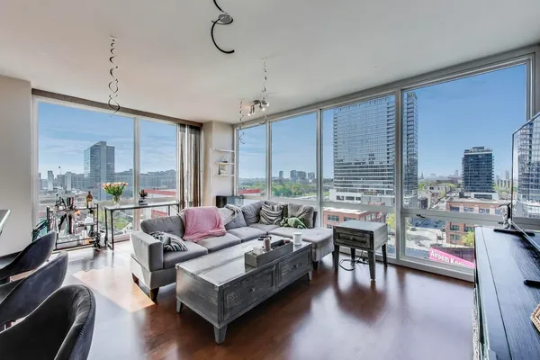 $459,900 | 757 North Orleans Street, Unit 909, Chicago, IL 60654