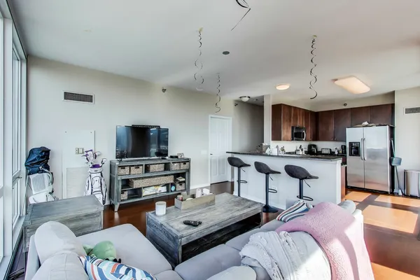 $459,900 | 757 North Orleans Street, Unit 909, Chicago, IL 60654