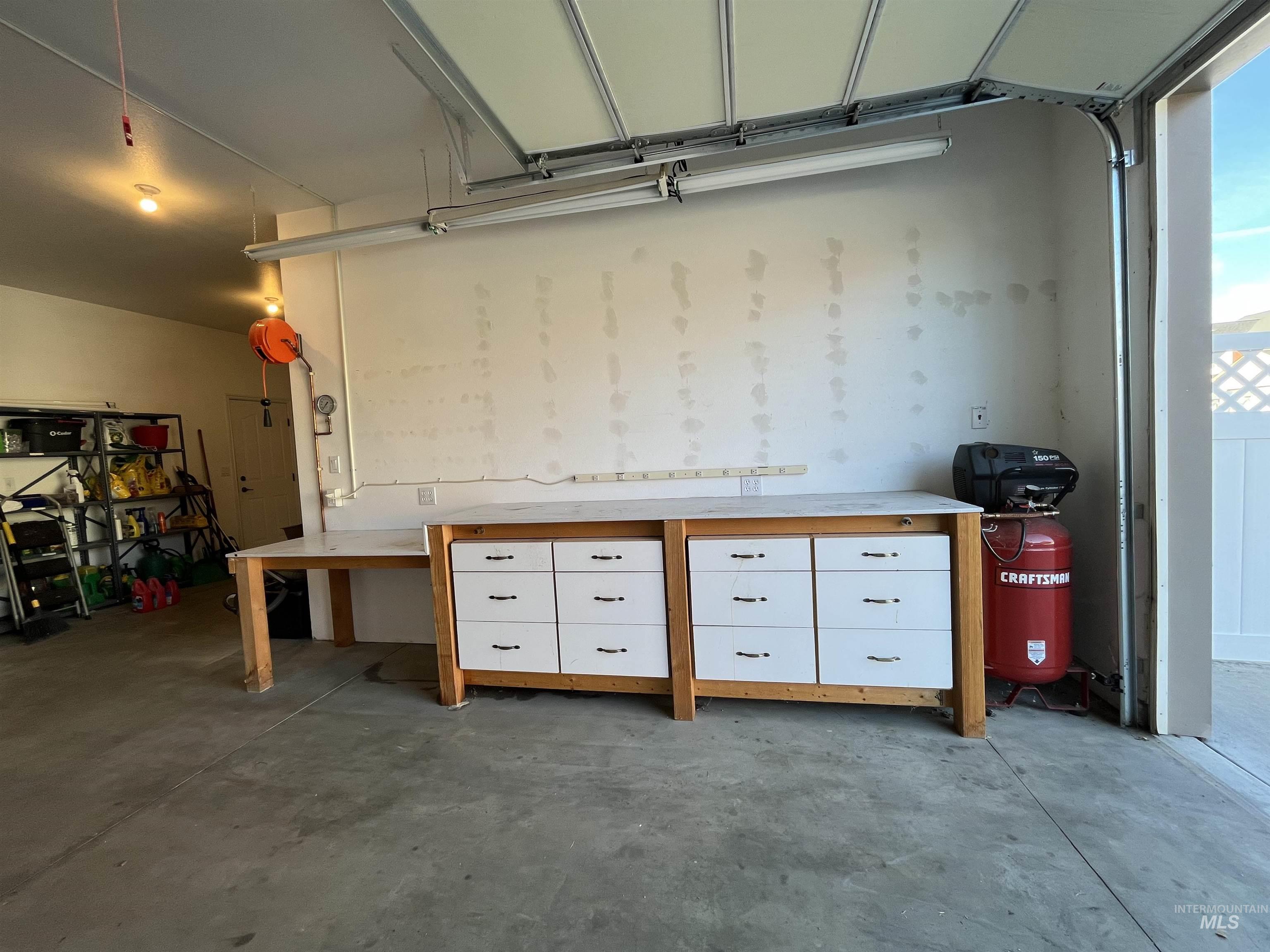 5231 North Morninggale Way Boise, ID 83713 - Photo 35 of 44 View of garage