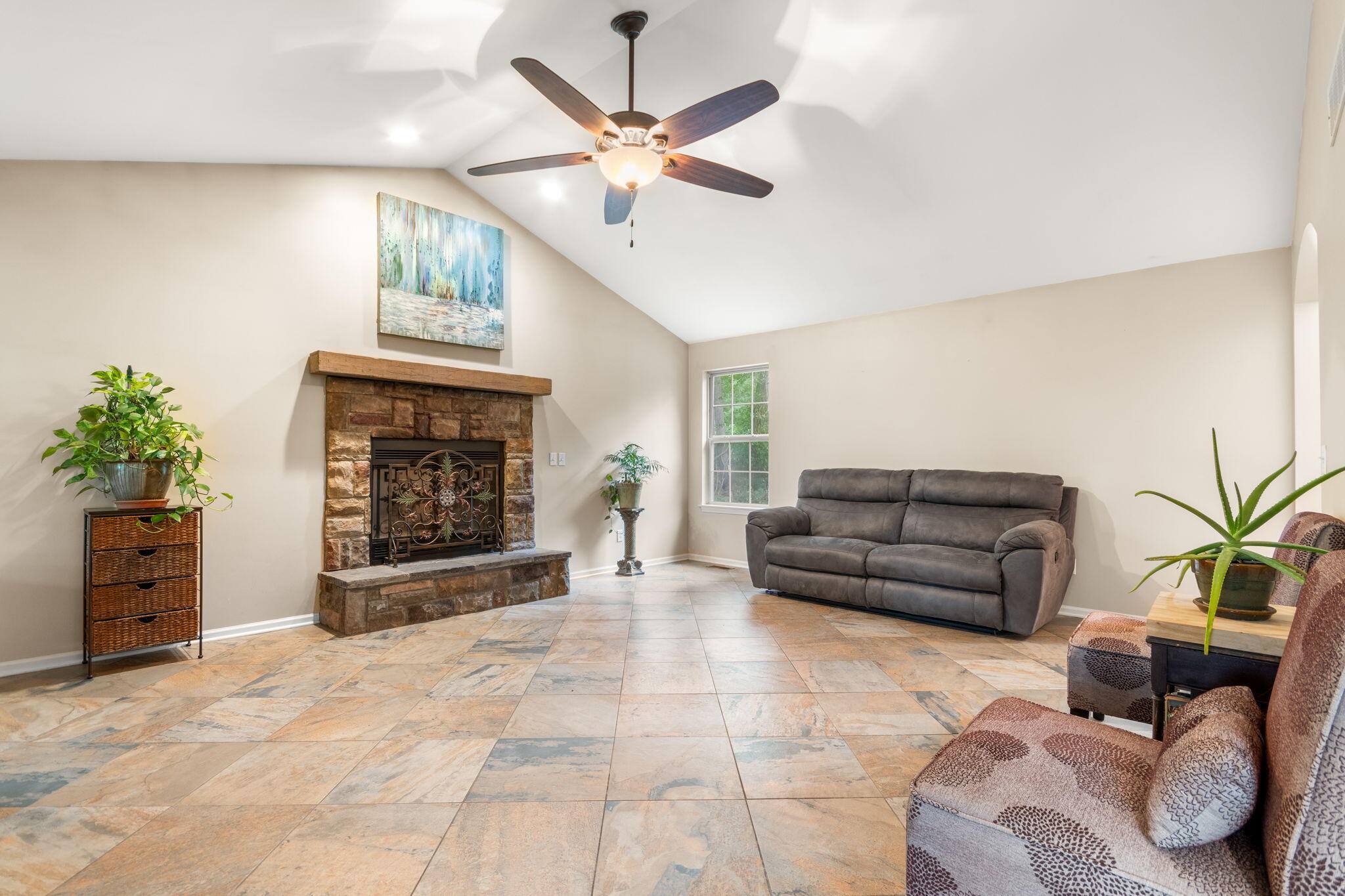 4708 Brookside Road Fenton, MI 48430 - Photo 4 of 41 002