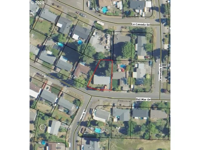 $299,990 | 2020 Del Mar Drive, Roseburg, OR 97471