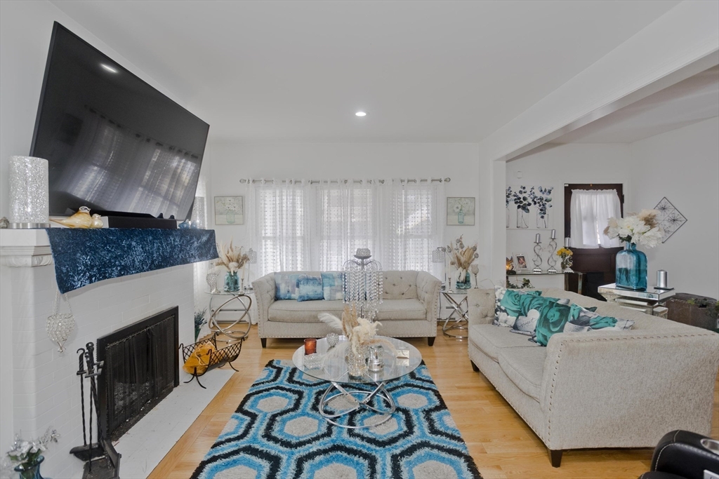 29 Eddywood Street Springfield, MA 01118 - Photo 13 of 41