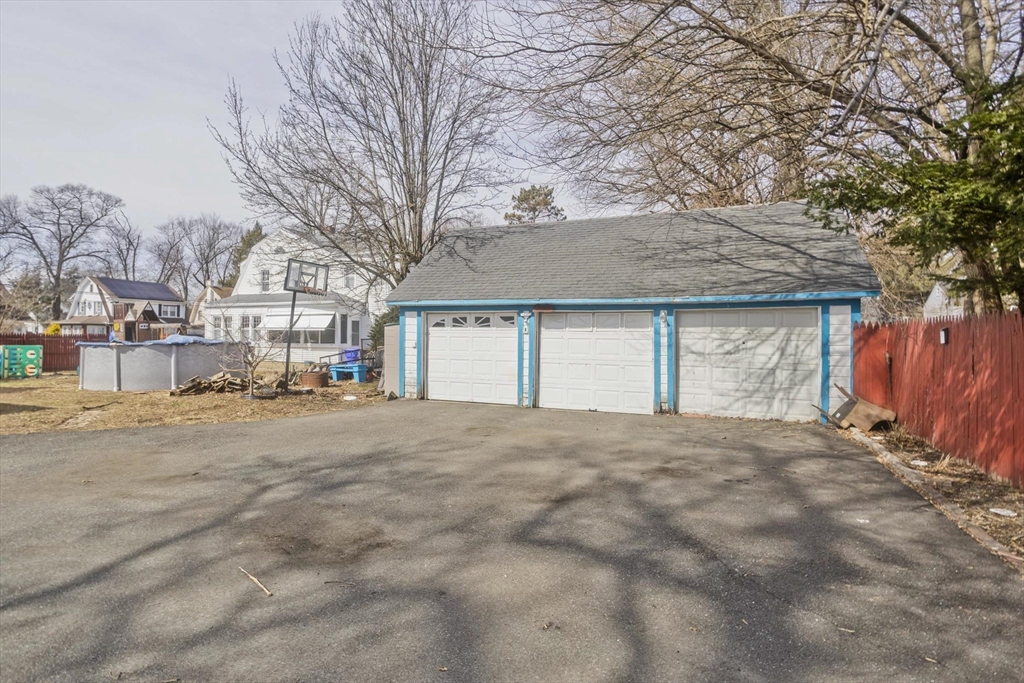 29 Eddywood Street Springfield, MA 01118 - Photo 3 of 41