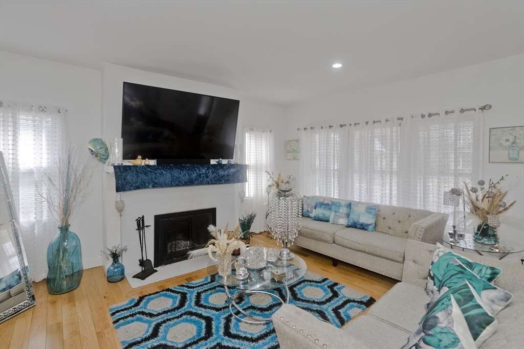 29 Eddywood Street Springfield, MA 01118 - Photo 8 of 41