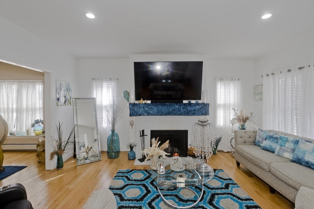 29 Eddywood Street Springfield, MA 01118 - Photo 9 of 41