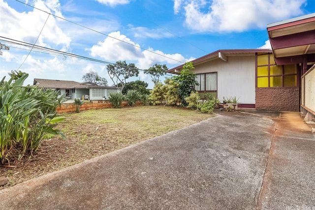 $930,000 | 1404 Kaumoli Street, Pearl City, HI 96782