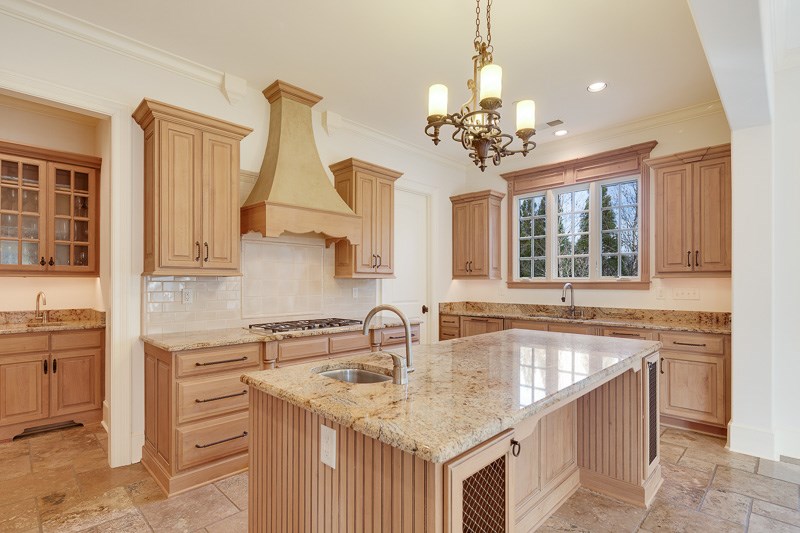 272 Dubray Manor Drive Collierville, TN 38017 - Photo 13 of 25 Large pantry - prep kitchen - doubles kitchen storage