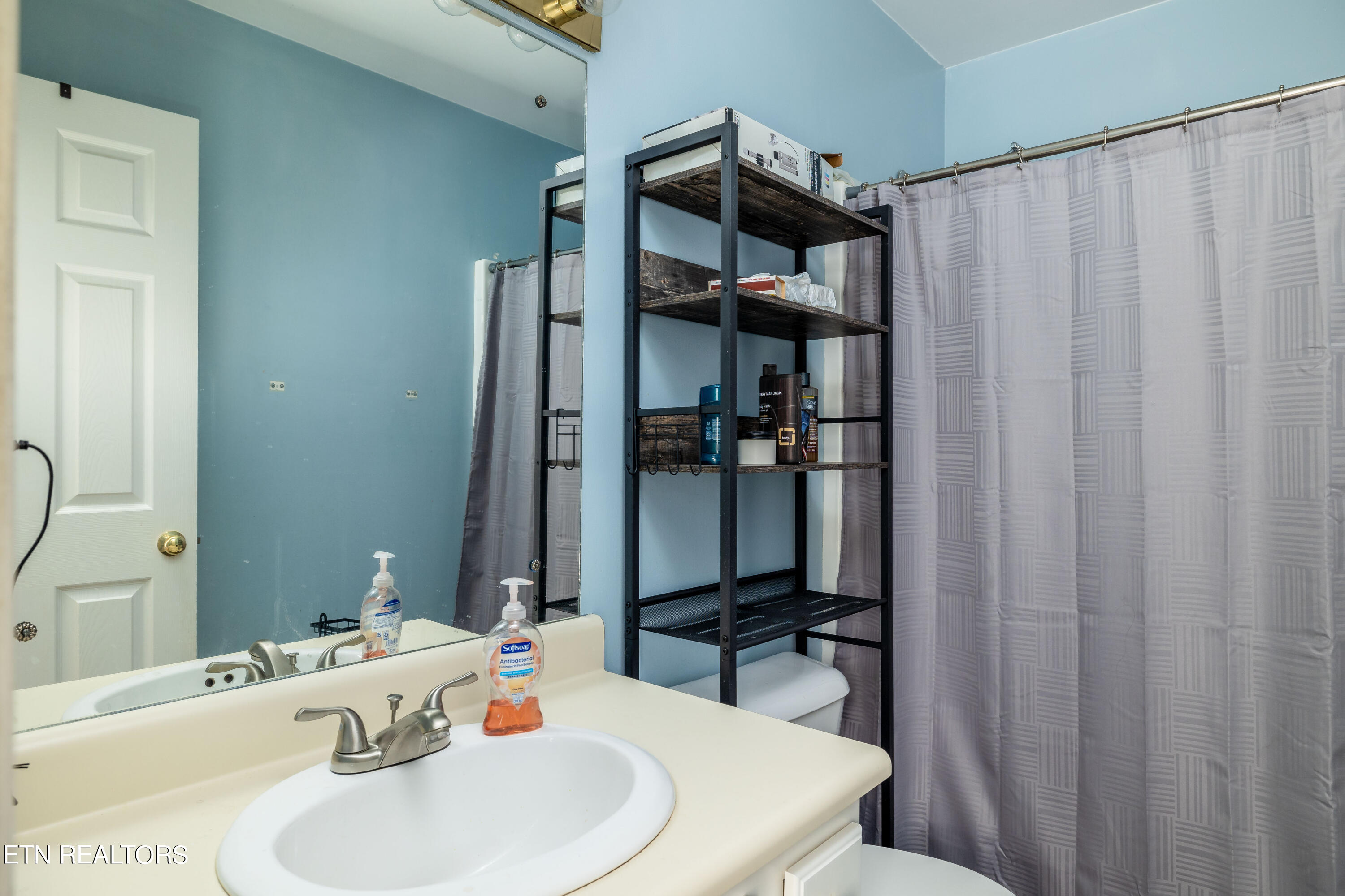 306 High Tower Road Maryville, TN 37804 - Photo 14 of 27 2nd full bath