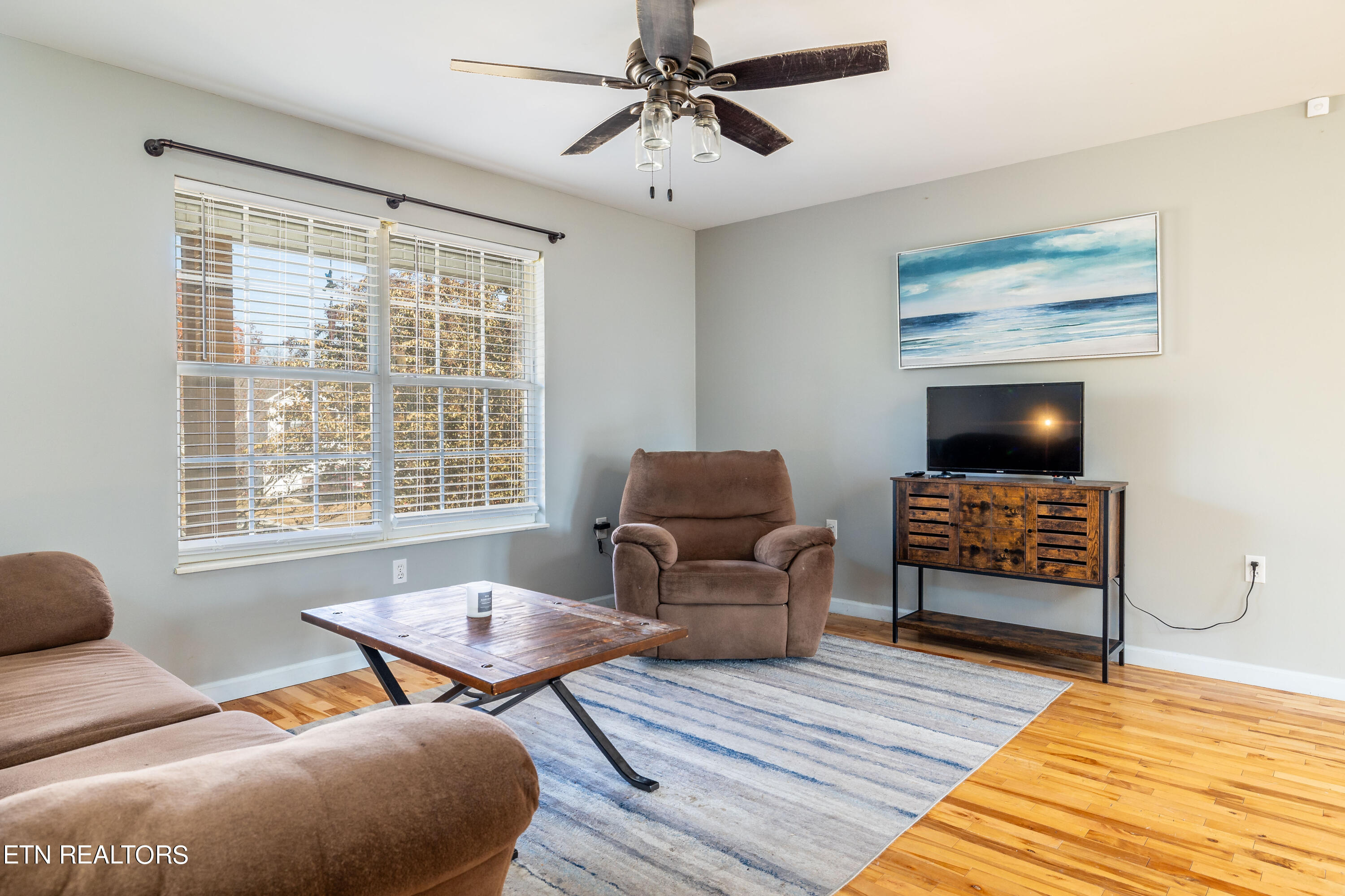 306 High Tower Road Maryville, TN 37804 - Photo 3 of 27 Living Room 306