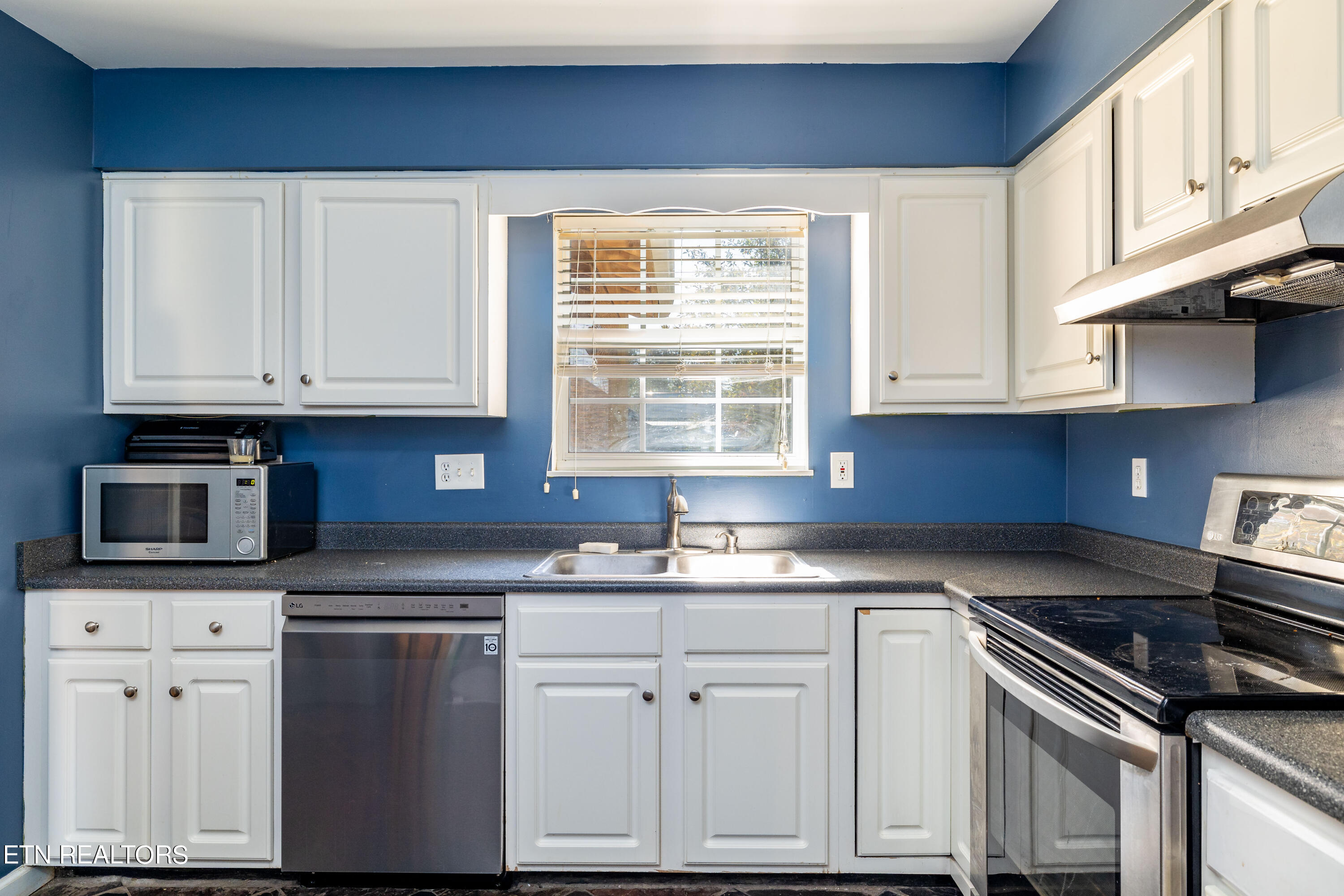 306 High Tower Road Maryville, TN 37804 - Photo 10 of 27 kitchen 3