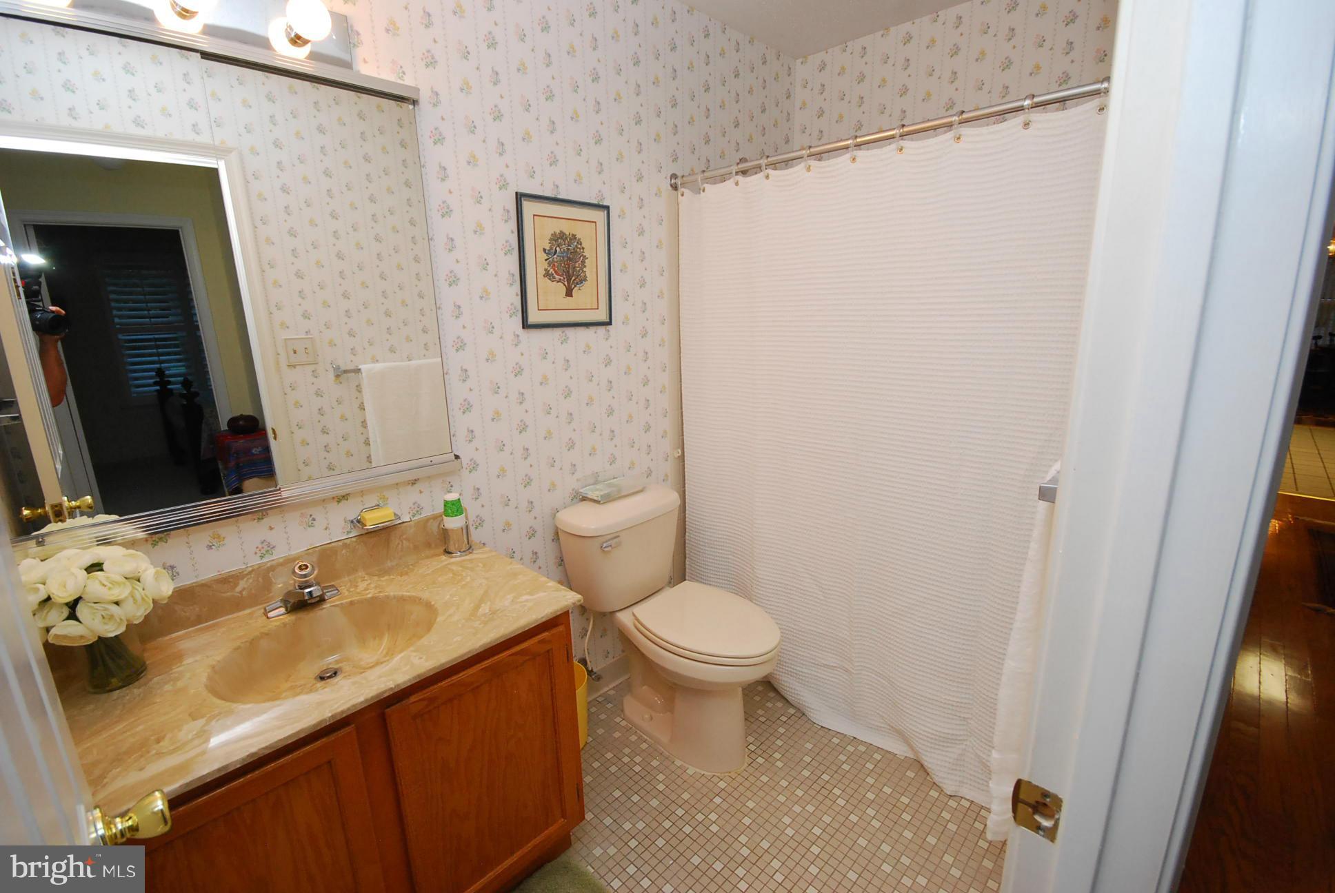 2555 Golfers Ridge Road Annapolis, MD 21401 - Photo 14 of 17 Bath