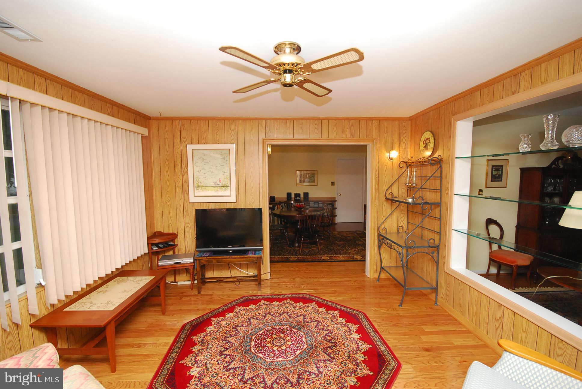 2555 Golfers Ridge Road Annapolis, MD 21401 - Photo 4 of 17 Living Room