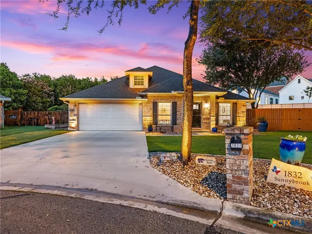 $695,000 | 1832 Sunnybrook Drive, New Braunfels, TX 78130