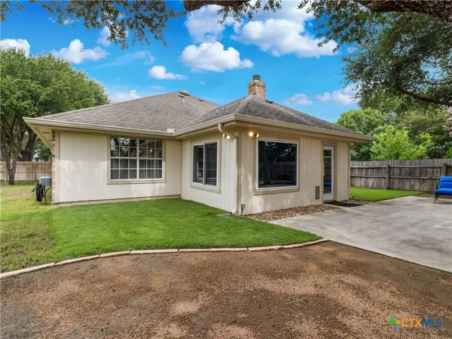 $695,000 | 1832 Sunnybrook Drive, New Braunfels, TX 78130