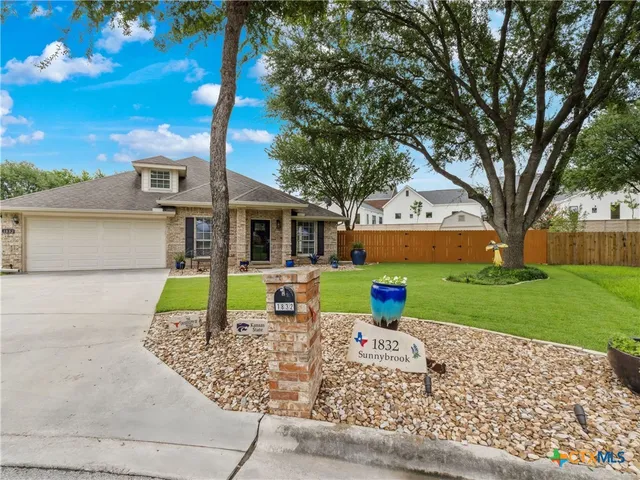 $695,000 | 1832 Sunnybrook Drive, New Braunfels, TX 78130
