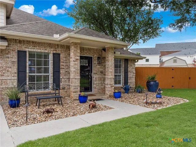 $695,000 | 1832 Sunnybrook Drive, New Braunfels, TX 78130