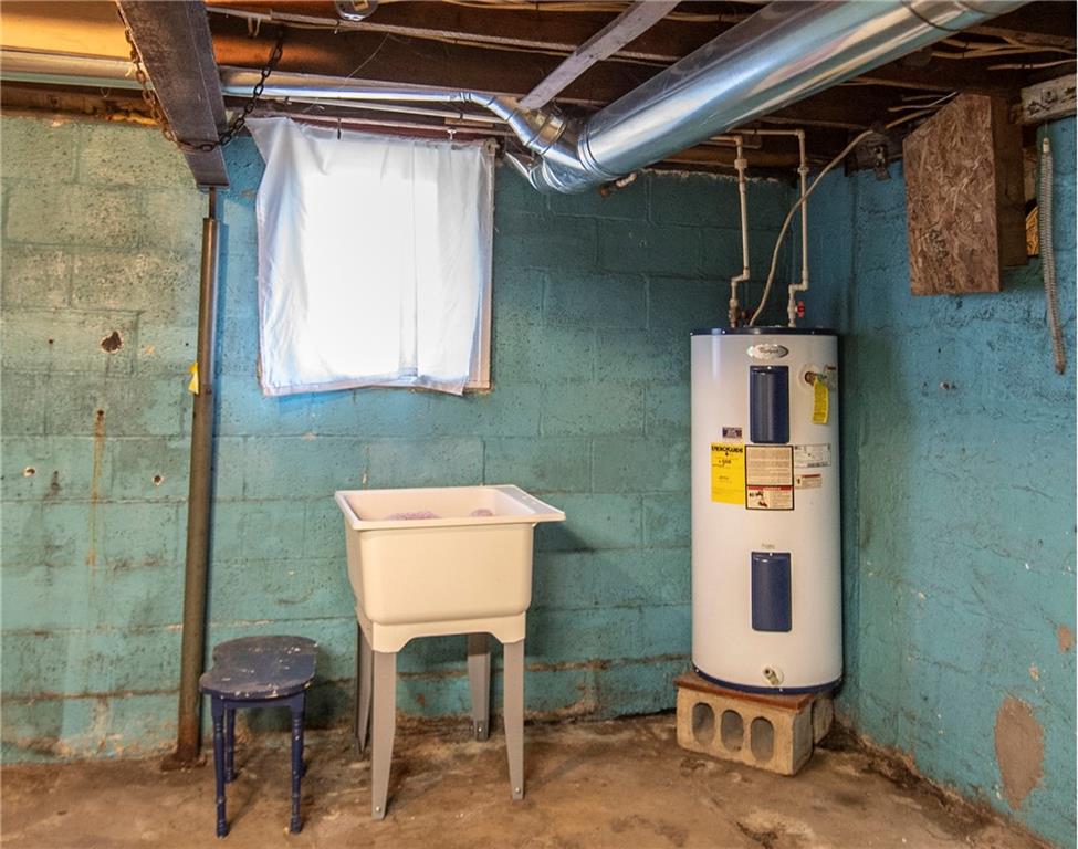 855 Highway 56 Apollo, PA 15613 - Photo 21 of 25 a bathroom with a toilet and a sink